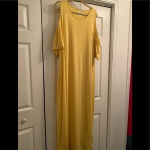 Beautiful breezy 4XL long dress w/open shoulders